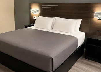 Lx Hotel SureStay Collection by Best Western hotel thumbnail 3