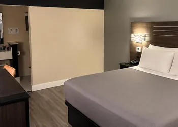 Lx Hotel SureStay Collection by Best Western hotel thumbnail 6