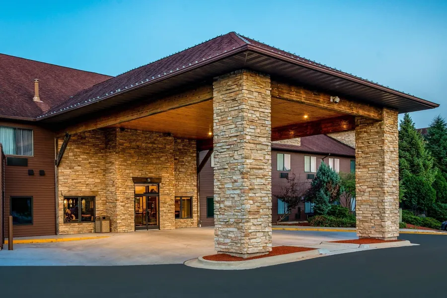 Riverview Inn & Suites, an Ascend Collection Hotel hotel detail image 2