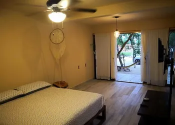 Iguana Rana Cabins Bacalar hotel thumbnail 7