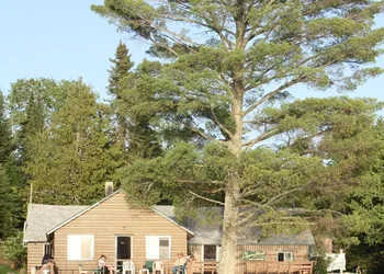 Slippery Winds Wilderness Resort hotel thumbnail 2