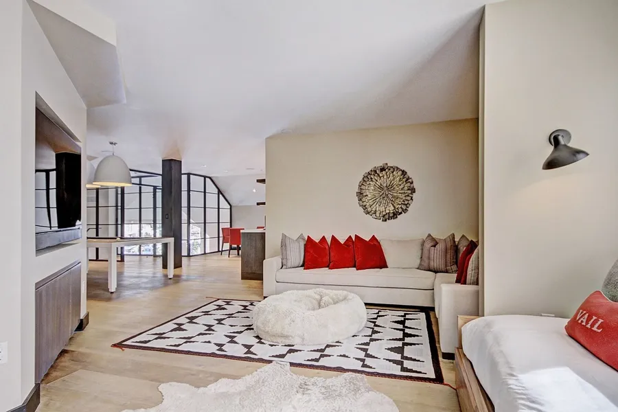 Iconic 5 Bedroom Penthouse at the Ritz-Carlton by RedAwning hotel detail image 6