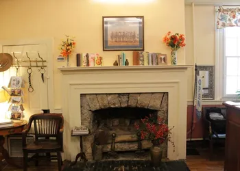 Jailer's Inn hotel thumbnail 7