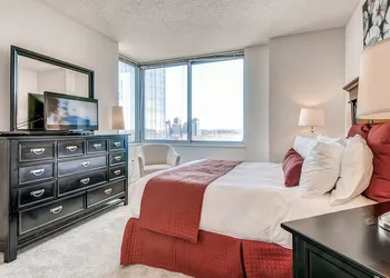 Global Luxury Suites at Exchange hotel thumbnail 3