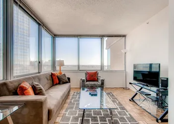 Global Luxury Suites at Exchange hotel thumbnail 6