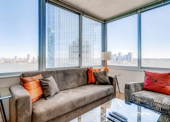 Global Luxury Suites at Exchange hotel thumbnail 7