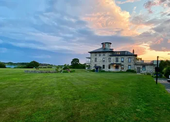 Stone House Inn hotel thumbnail 8