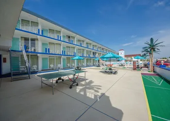 Compass Family Resort hotel thumbnail 2