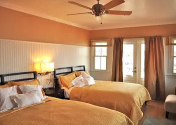 Ballard's hotel thumbnail 8