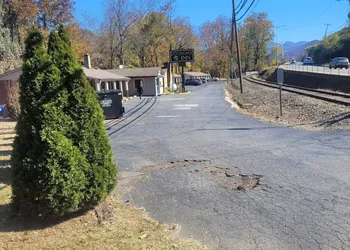 Economy Inn Sylva hotel thumbnail 6