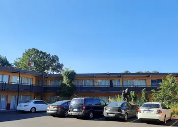Longview Inn hotel thumbnail 5