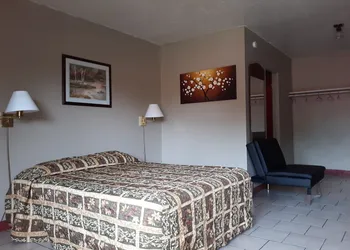 Longview Inn hotel thumbnail 8