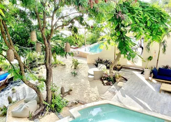 Lola by Coco B Isla hotel thumbnail 2