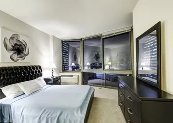 Pelicanstay at Newport hotel thumbnail 7
