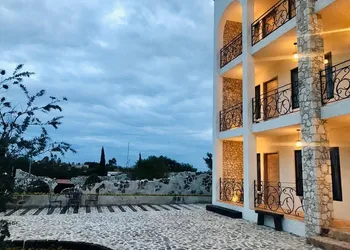 Hotel Montebello hotel thumbnail 2