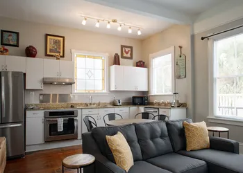 Huge 5 bedroom 5 bath Home in Savannah hotel thumbnail 5