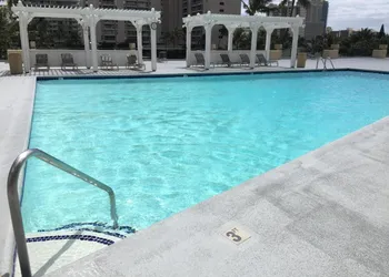 Modern Waikiki Sleek Studio hotel thumbnail 2
