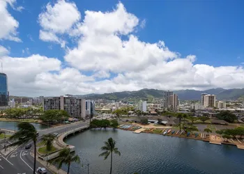 Modern Waikiki Sleek Studio hotel thumbnail 3