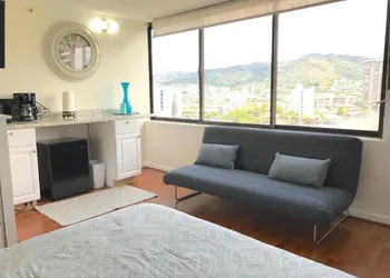 Modern Waikiki Sleek Studio hotel thumbnail 7