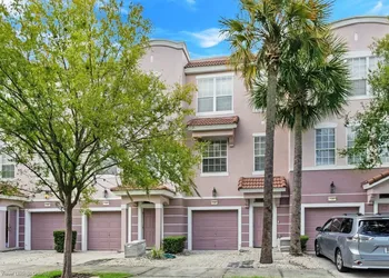 NEW Tastefully Designed Town Home. Close to Attractions, Steps From Convention Center! 3br/3ba #3vc138 hotel thumbnail 3