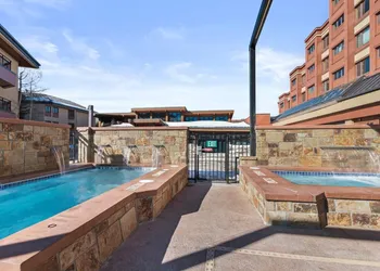 4 Bedroom Ski in, Ski out Mountain Vacation Rental Located Next to Historic Main Street in Downtown Breckenridge hotel thumbnail 8