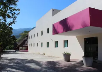 HI Huasteca Inn Hotel hotel thumbnail 3