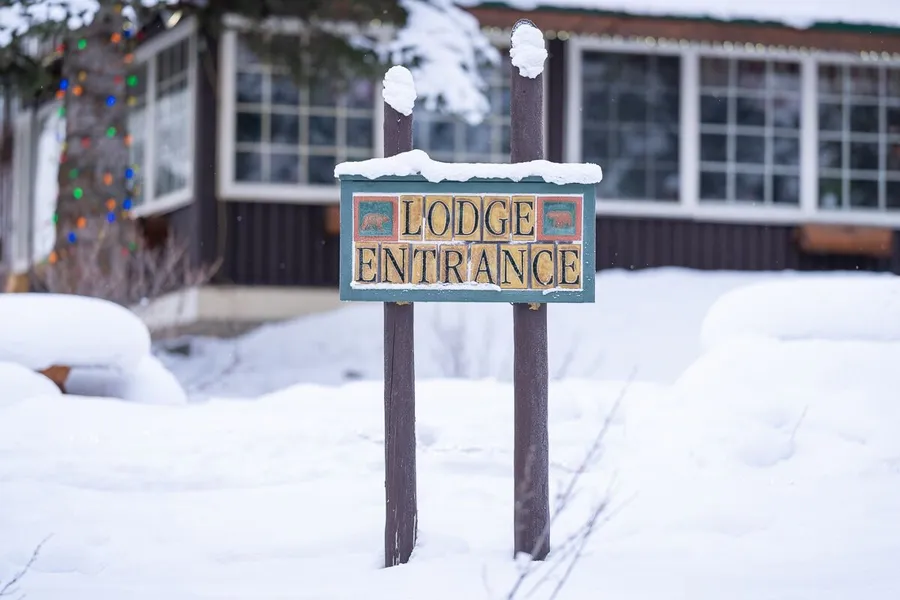 Storm Mountain Lodge Cabins & Dining hotel detail image 2