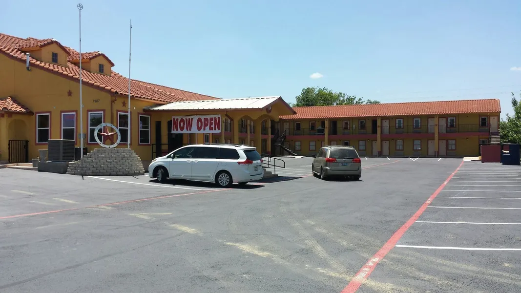 Taylor village inn and suites hotel detail image 2