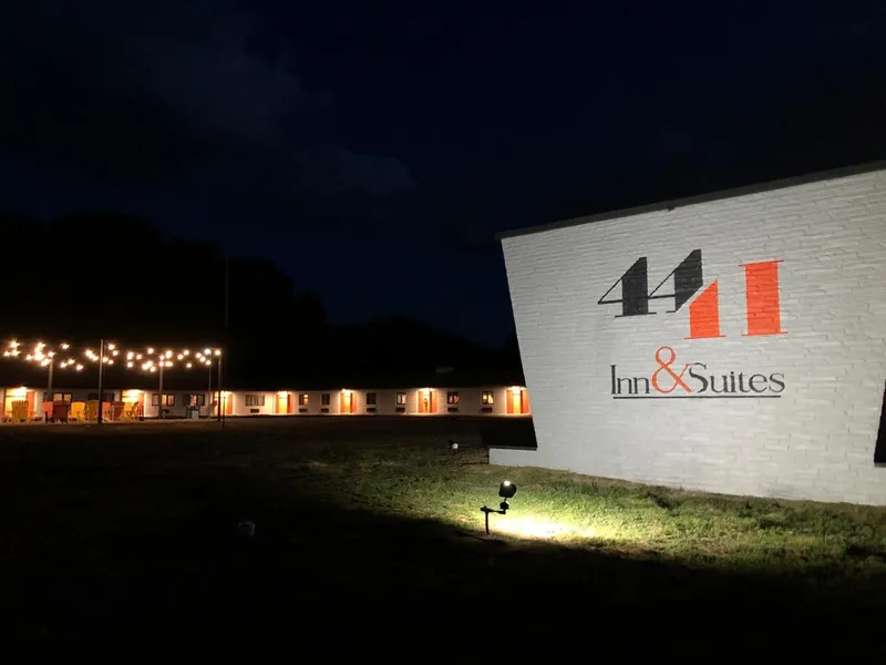 4411 Inn & Suites hotel detail image 2
