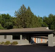 4411 Inn & Suites hotel detail image 3