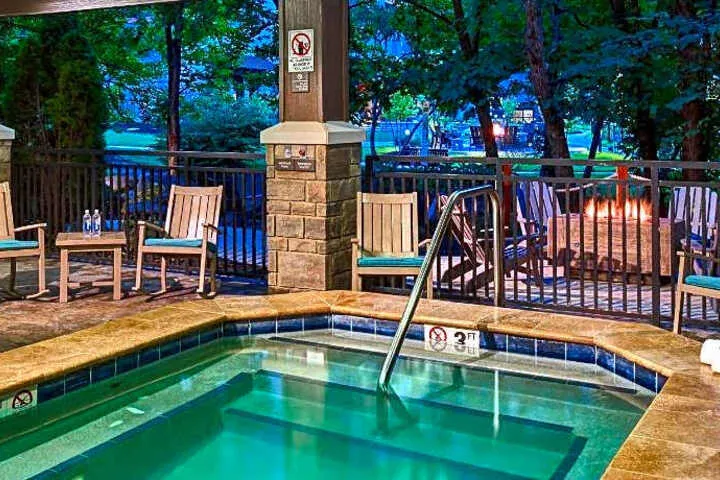 Hampton Inn Gatlinburg Historic Nature Trail hotel detail image 2