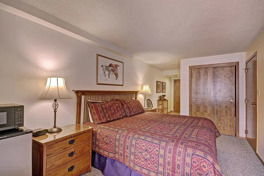 VS641H Village Square 1Br 1Ba Hotel Room hotel detail image 2