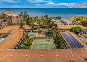 Walk to Beach! Full Kitchen and Pool hotel thumbnail 2