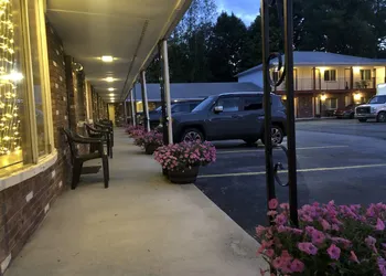 Rolling Hills Motel hotel thumbnail 3