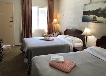 Rolling Hills Motel hotel thumbnail 8