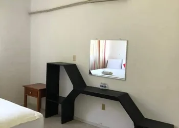 Hotel Los Leones hotel thumbnail 4