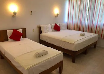 Hotel Los Leones hotel thumbnail 5