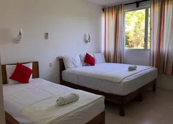 Hotel Los Leones hotel thumbnail 6