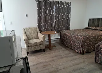 Lake Aire Motel hotel thumbnail 8