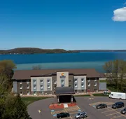 Comfort Inn & Suites Munising-Lakefront hotel detail image 3