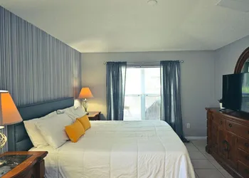 Minutes From Disney - Modern Suite - Pool Access hotel thumbnail 5
