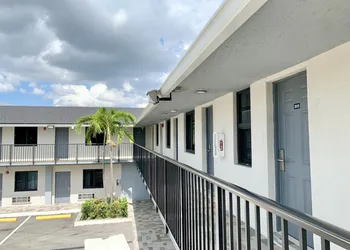 Hialeah Airport Motel hotel thumbnail 5