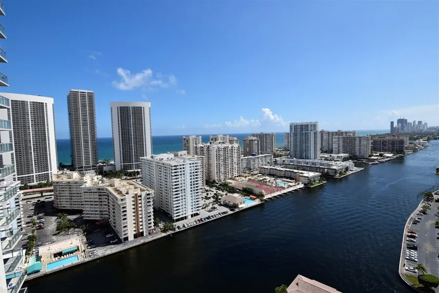 Stuning Ocean View 3 Bed 3 Bath Across The Beach @ Beachwalk hotel detail image 2