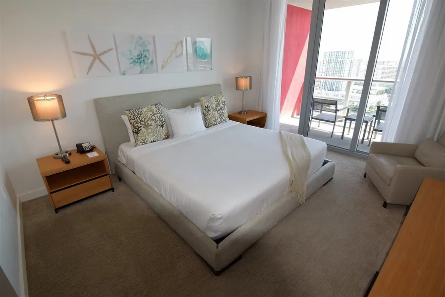 Stuning Ocean View 3 Bed 3 Bath Across The Beach @ Beachwalk hotel detail image 6