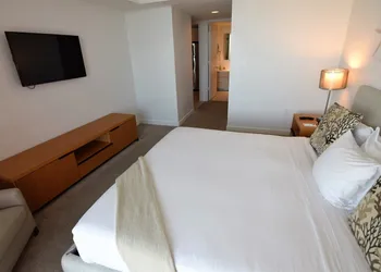 Stuning Ocean View 3 Bed 3 Bath Across The Beach @ Beachwalk hotel thumbnail 8