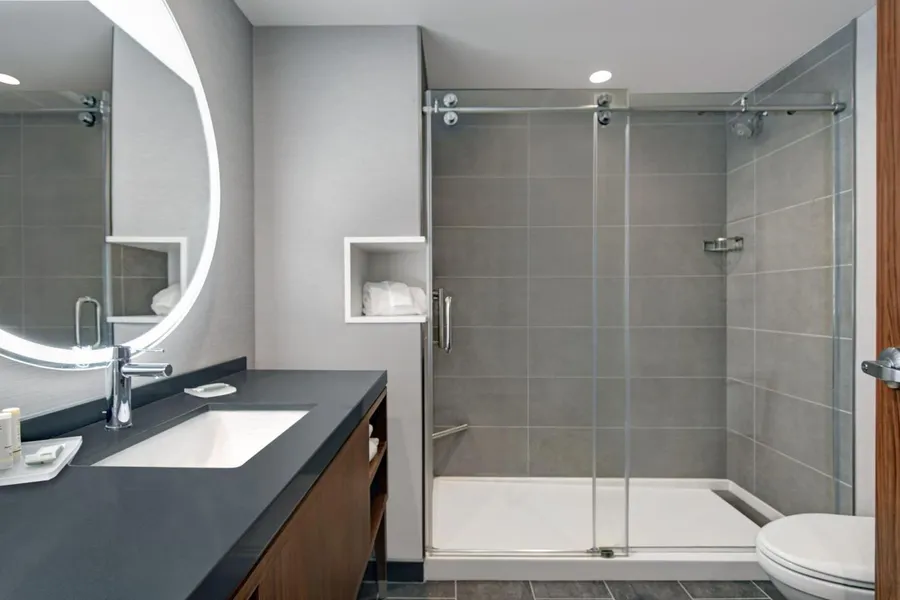 Courtyard by Marriott Hamilton hotel detail image 6