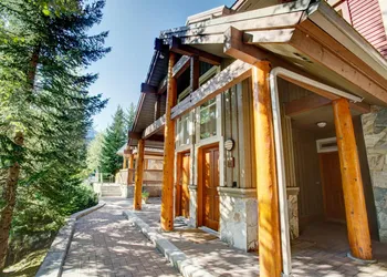 Symphony Resort Whistler hotel thumbnail 2