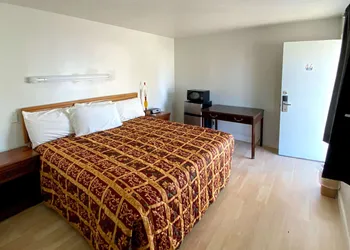 Rodeway Inn hotel thumbnail 4