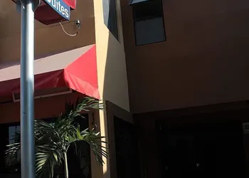 Uke Inn Hotel & Suites hotel thumbnail 2