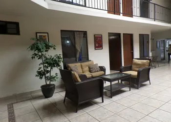 Uke Inn Hotel & Suites hotel thumbnail 6
